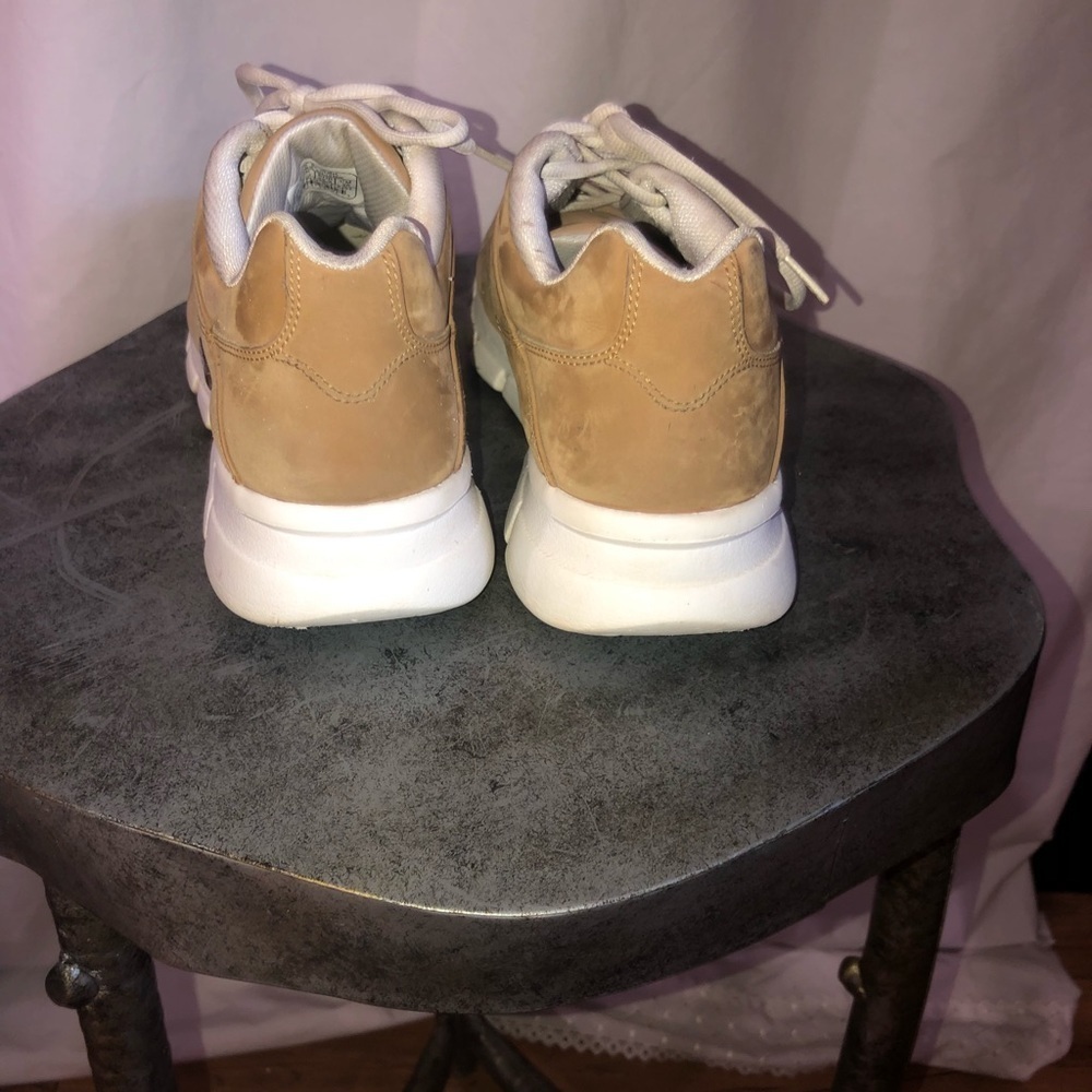 Reebok tan suede chunky white sole shoes Size 11 Vintage - Picture 2 of 9